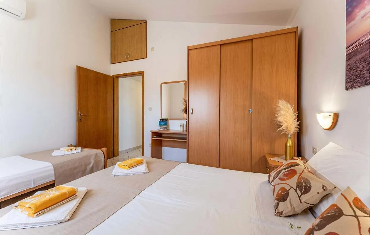 Cozy Apartment In Medulin With Kitchen